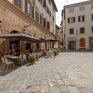 https://piazza-dei-rossi-due-view.it-tuscanyhotel.com