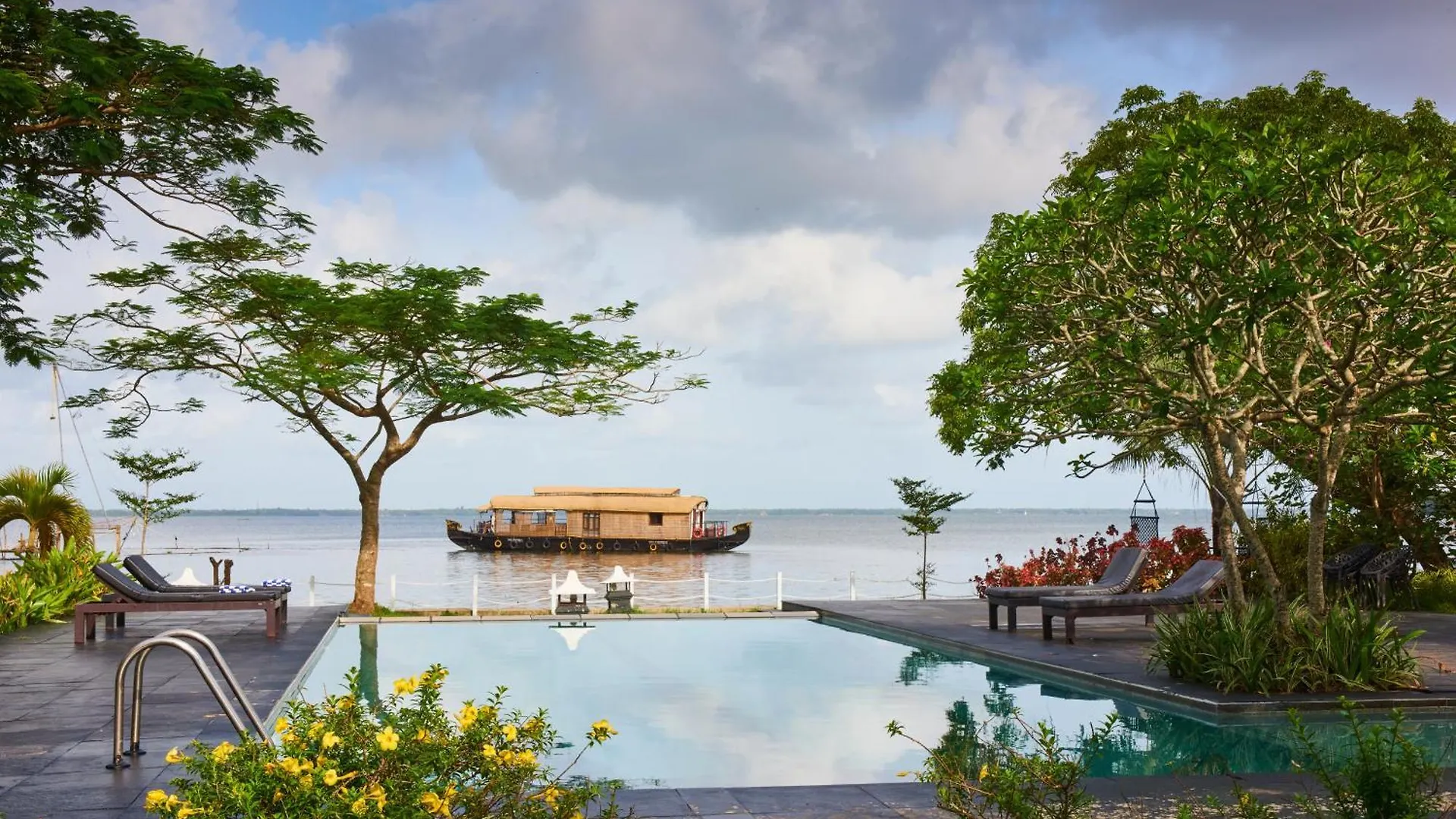 Deshadan Backwater Resort - The Best Sunrise View Alappuzha Indien